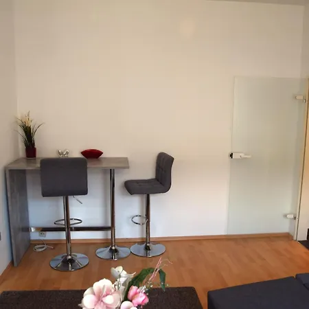 Cosy In Oberhausen With Balcony شقة أوبيرهاوزين