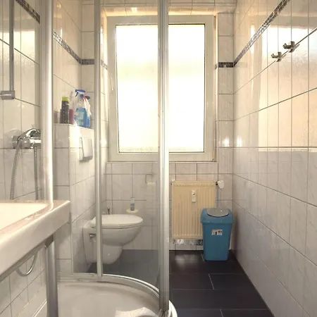 Cosy In Oberhausen With Balcony أوبيرهاوزين