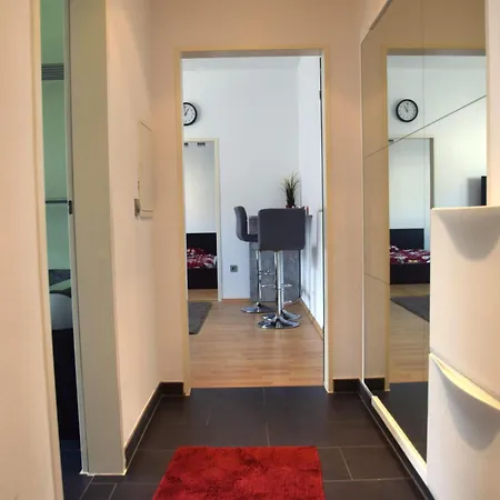 شقة Cosy In Oberhausen With Balcony أوبيرهاوزين