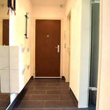 Cosy In Oberhausen With Balcony شقة