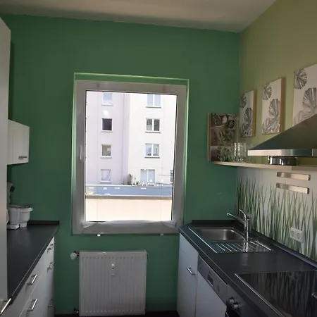 Cosy In Oberhausen With Balcony أوبيرهاوزين