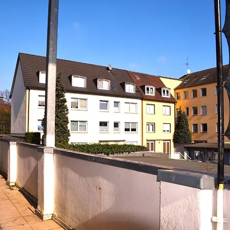 Cosy In Oberhausen With Balcony شقة