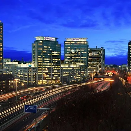 Cosy In Oberhausen With Balcony شقة